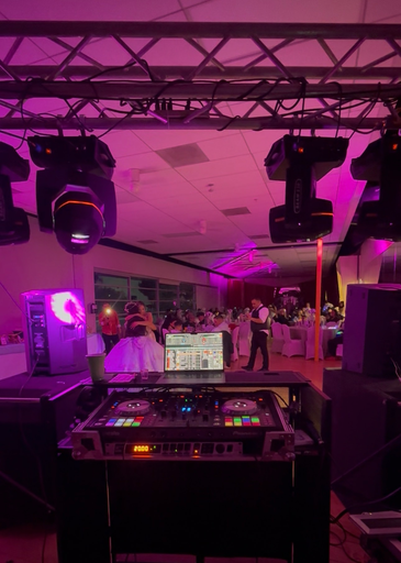 Servicio de DJ (Audio e Iluminación)